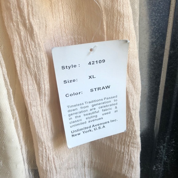 Straw colored lace top - Picture 6 of 6